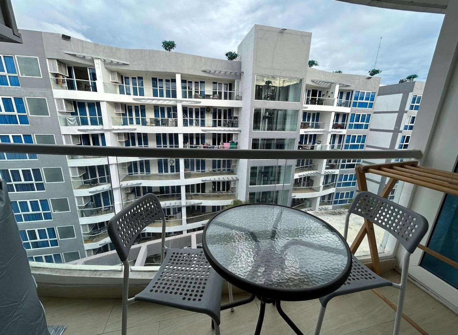 Grand Avenue Apartment