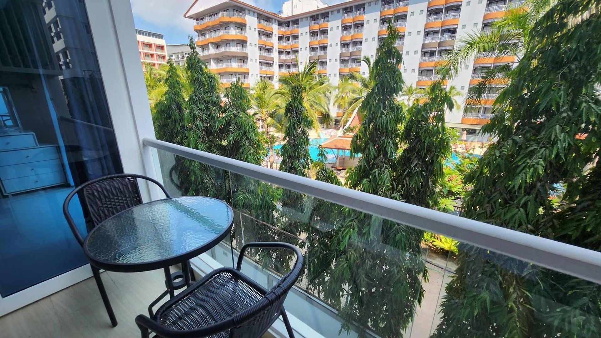อพาร์ทเม้น Grand Avenue Codon 芭提雅最好的公寓空间大 安静 素质高 Pattaya