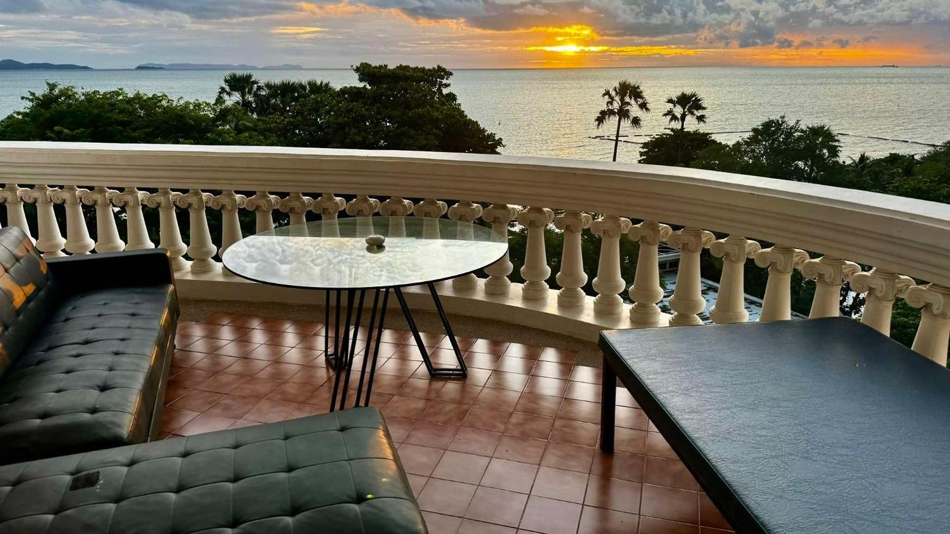 Sky Sea View Apartment Pattaya