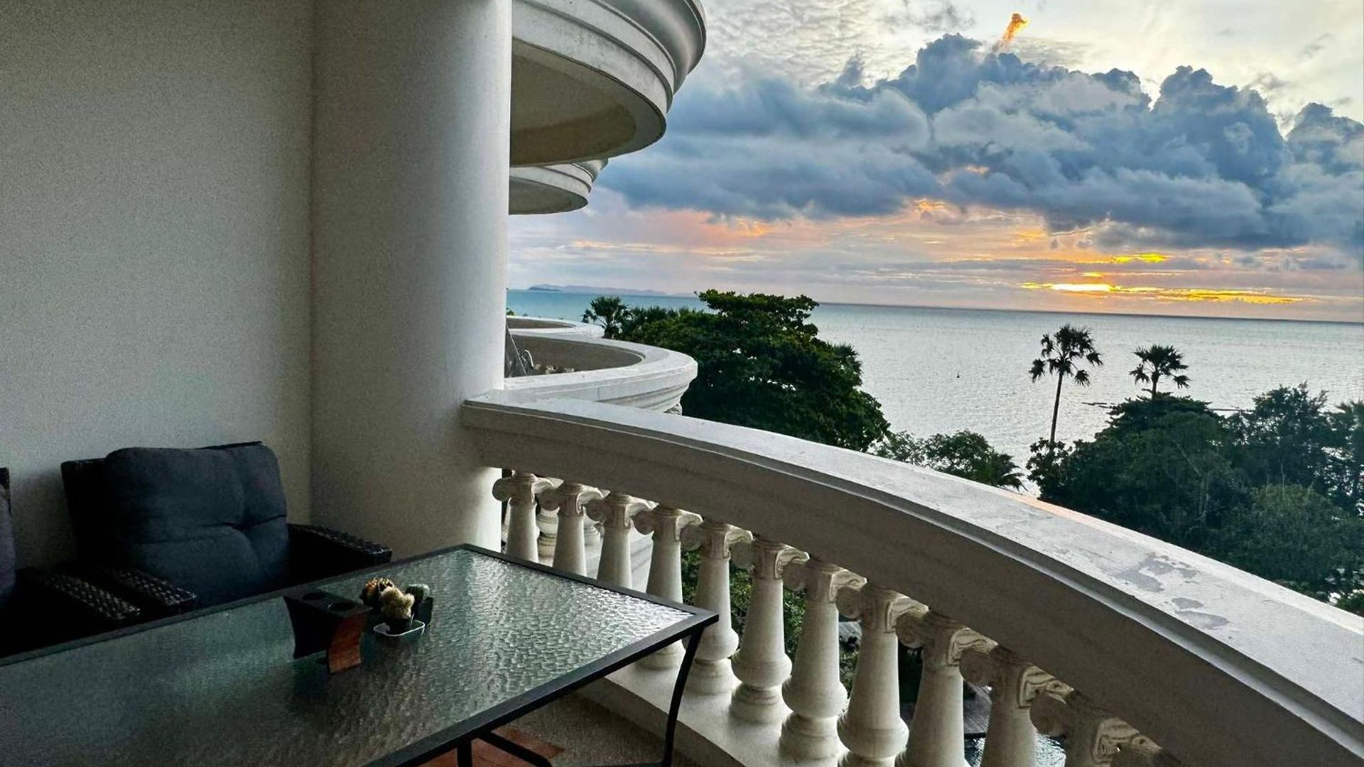 Sky Sea View