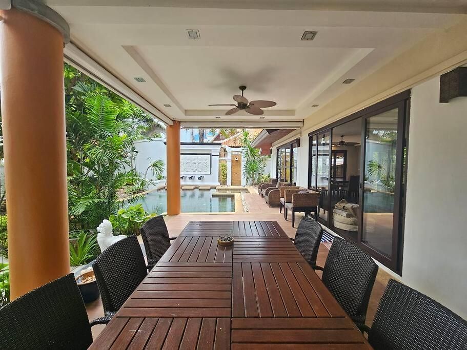 Luxury 5br Pool Pattaya-family & Friends Fun Escape-bbq, Pool Table Villa *