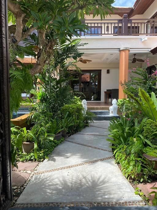 Villa Luxury 5br Pool Pattaya-family & Friends Fun Escape-bbq, Pool Table *