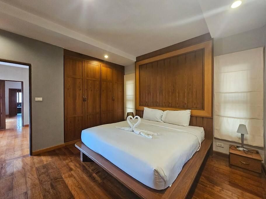 Luxury 5br Pool Pattaya-family & Friends Fun Escape-bbq, Pool Table Pattaya