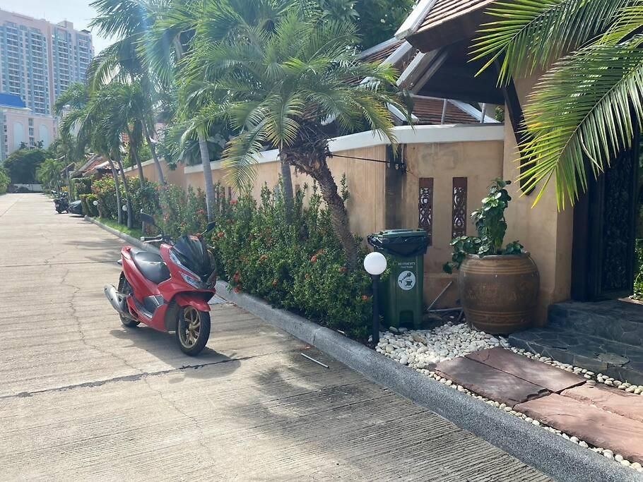 Villa Luxury 5br Pool Pattaya-family & Friends Fun Escape-bbq, Pool Table Pattaya