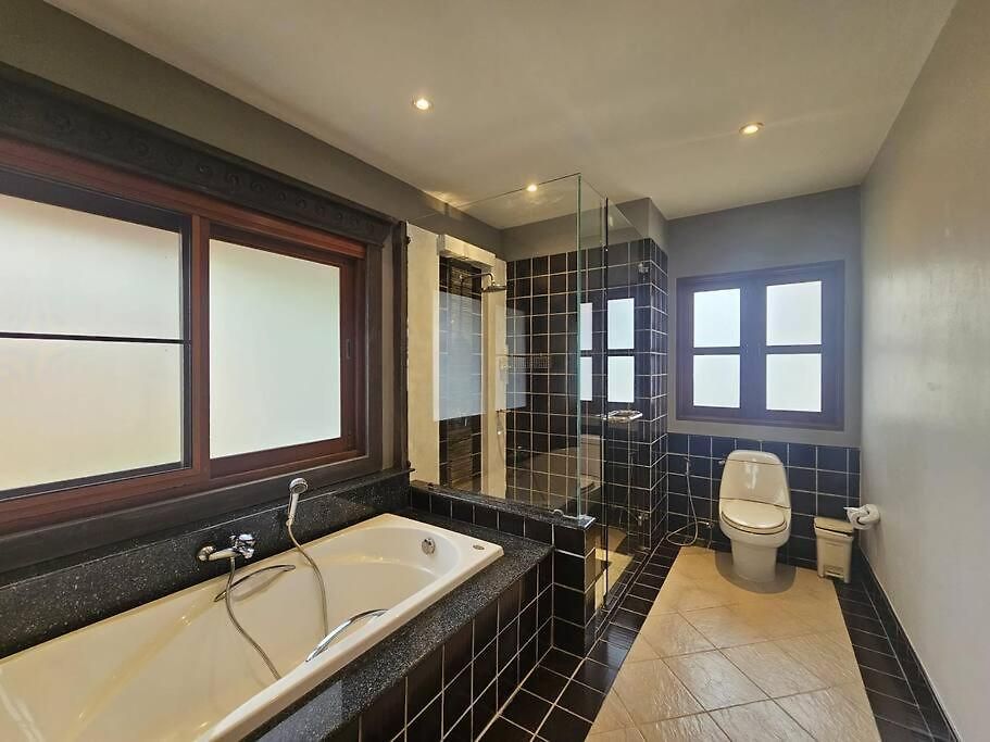 Luxury 5br Pool Pattaya-family & Friends Fun Escape-bbq, Pool Table