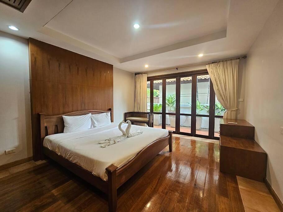 Villa Luxury 5br Pool Pattaya-family & Friends Fun Escape-bbq, Pool Table *