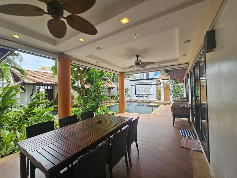 Luxury 5br Pool Pattaya-family & Friends Fun Escape-bbq, Pool Table * Pattaya