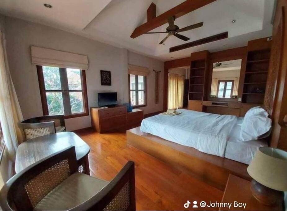Villa Luxury 5br Pool Pattaya-family & Friends Fun Escape-bbq, Pool Table