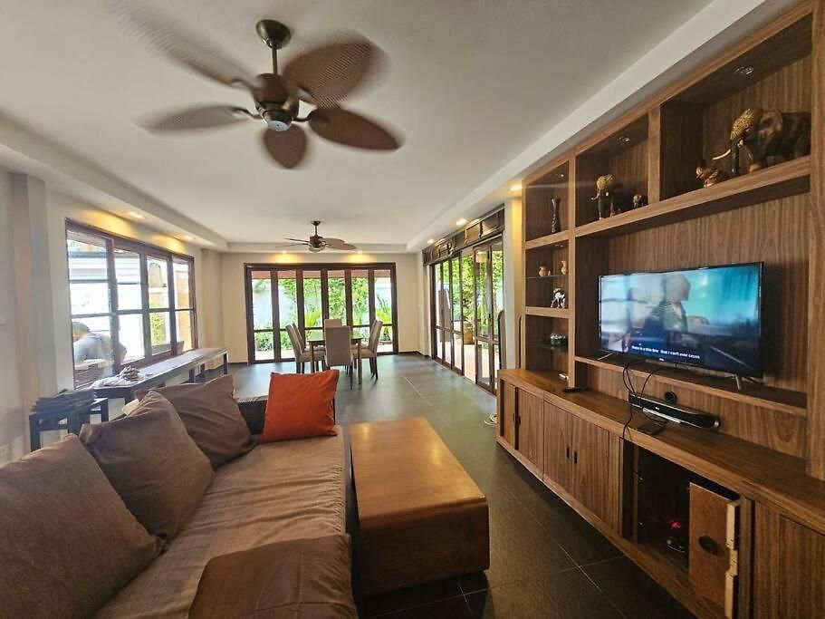 Villa Luxury 5br Pool Pattaya-family & Friends Fun Escape-bbq, Pool Table *