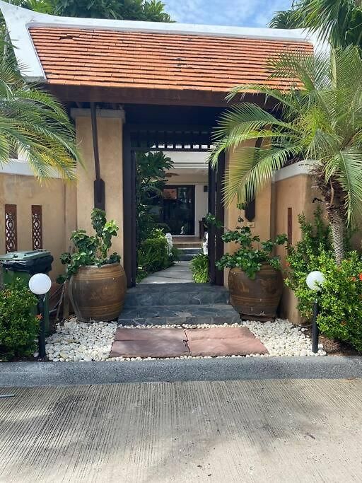 Villa Luxury 5br Pool Pattaya-family & Friends Fun Escape-bbq, Pool Table *