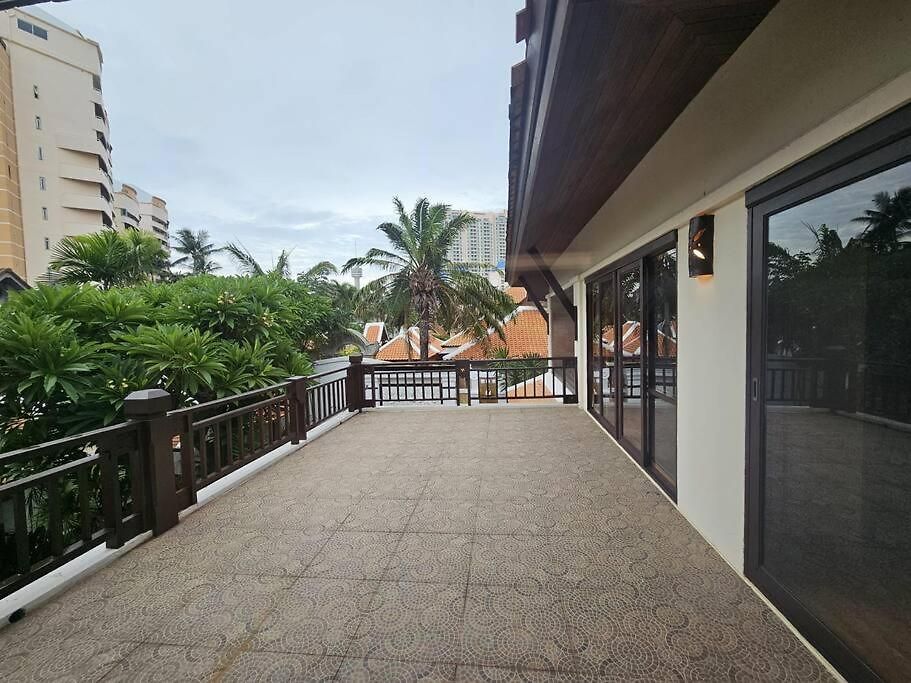 Villa Luxury 5br Pool Pattaya-family & Friends Fun Escape-bbq, Pool Table
