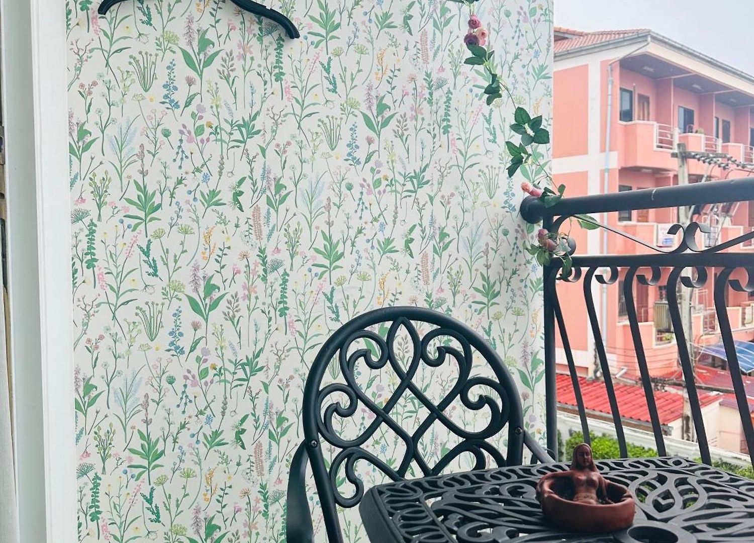 Center Luxurious Garden 2