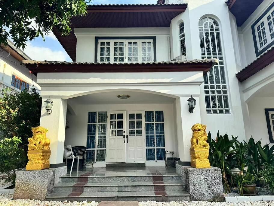 วิลล่า 芭提雅南路4卧4卫 Blue Star Pool 近步行街和夜市 Pattaya