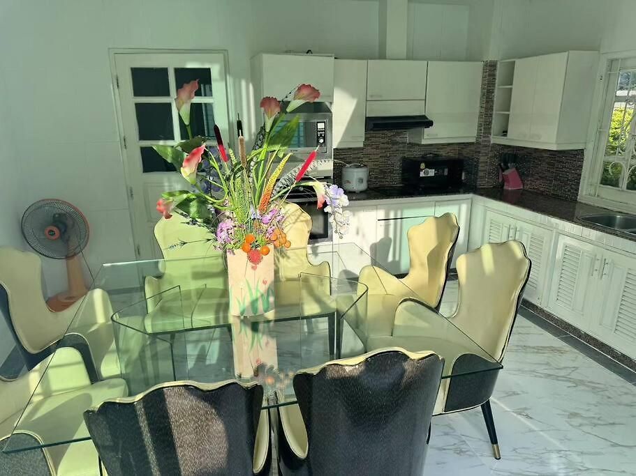 芭提雅南路4卧4卫 Blue Star Pool 近步行街和夜市 วิลล่า Pattaya