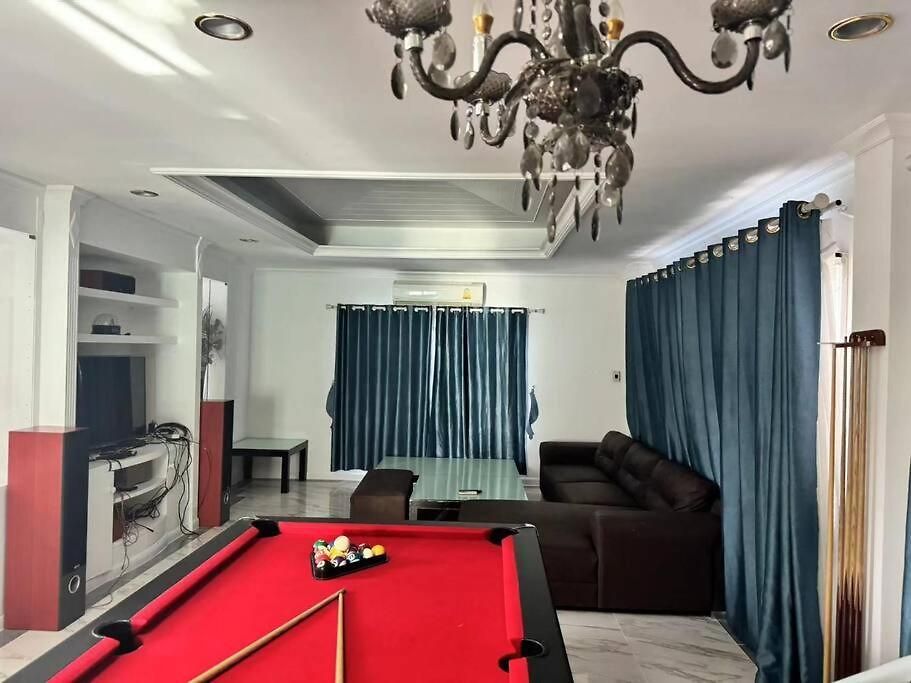 วิลล่า 芭提雅南路4卧4卫 Blue Star Pool 近步行街和夜市 *