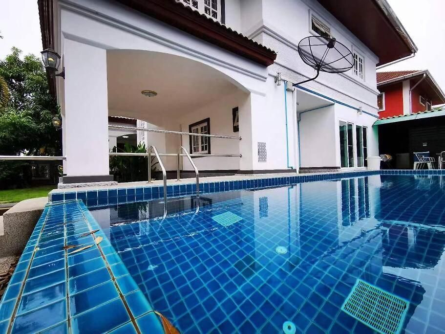 วิลล่า 芭提雅南路4卧4卫 Blue Star Pool 近步行街和夜市 *