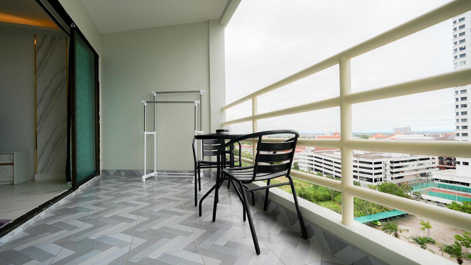 อพาร์ทเม้น Jomtien Seaview At View Talay 5 ,big Pool *