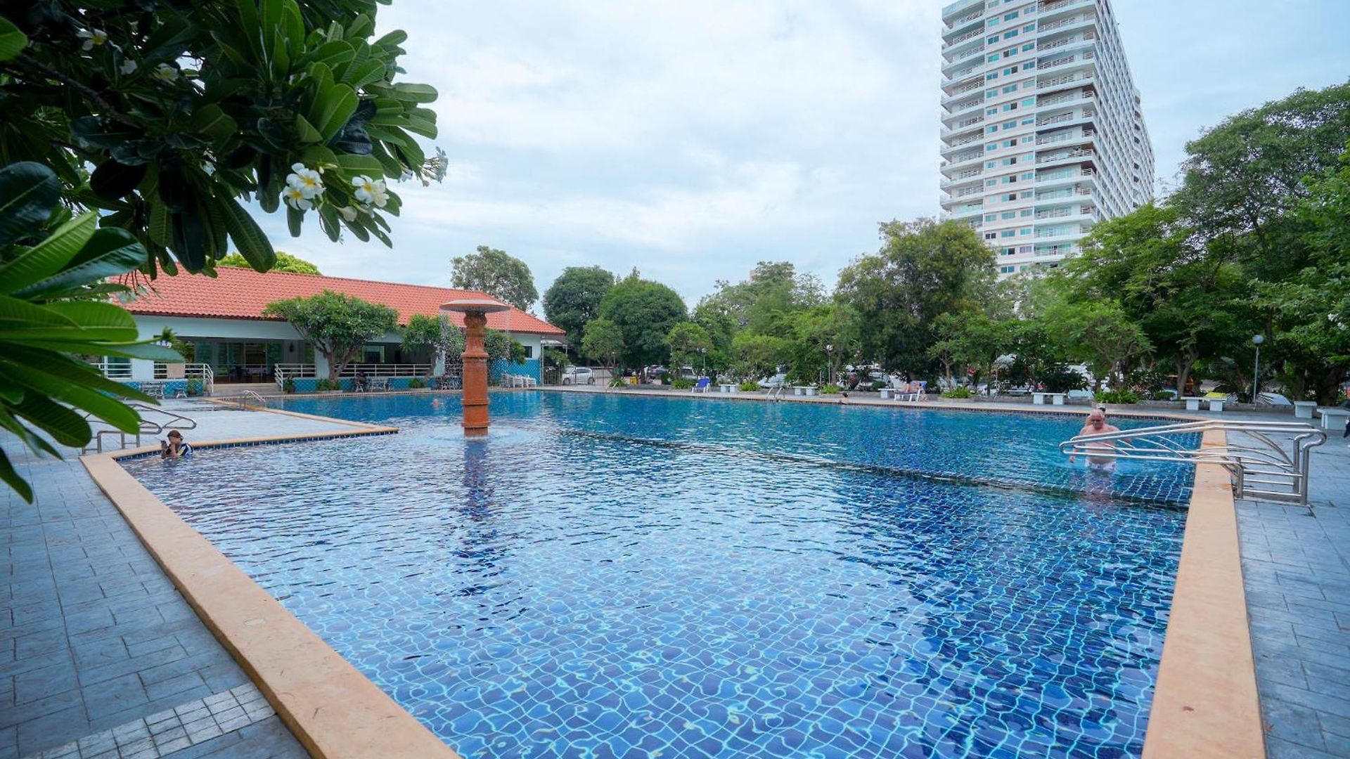 Jomtien Seaview At View Talay 5 ,big Pool