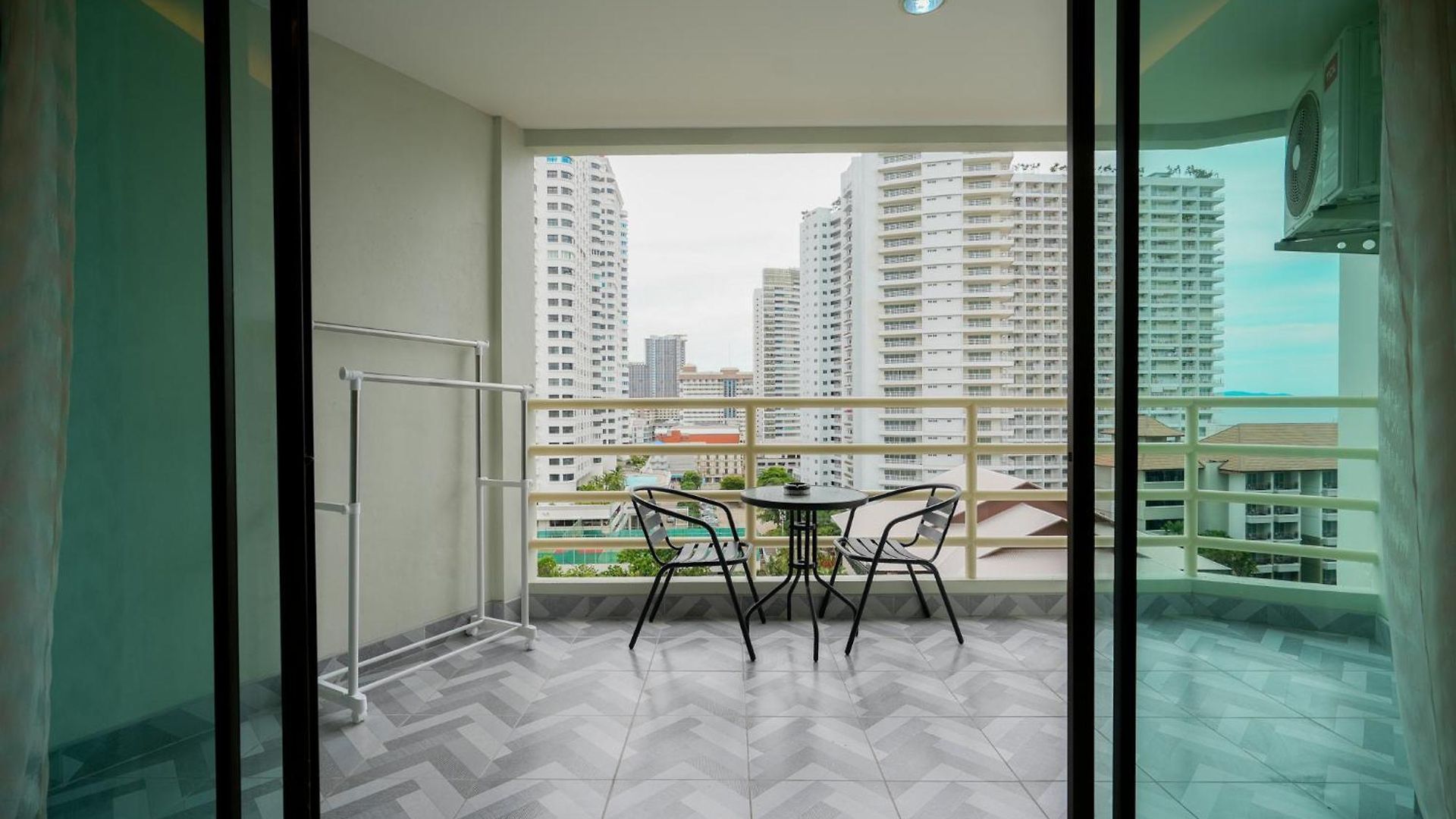 Jomtien Seaview At View Talay 5 ,big Pool Pattaya