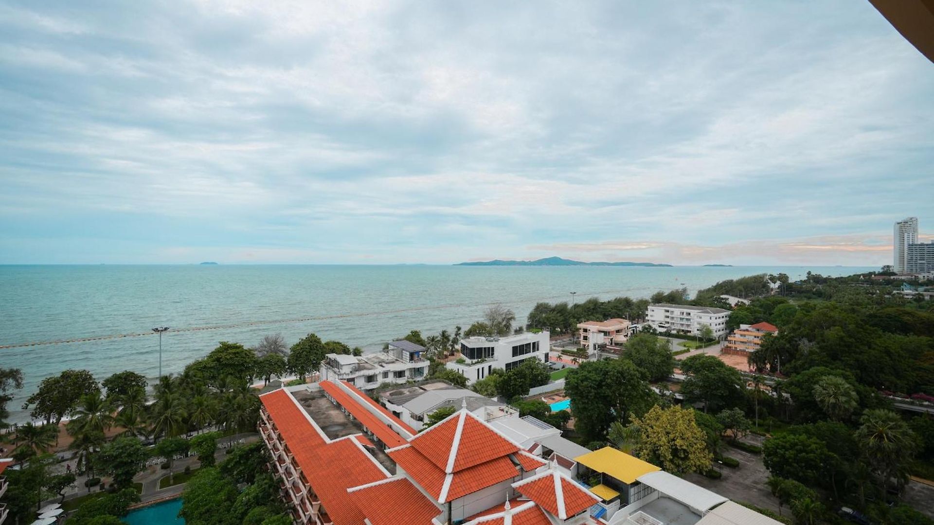 Jomtien Seaview At View Talay 5 ,big Pool *