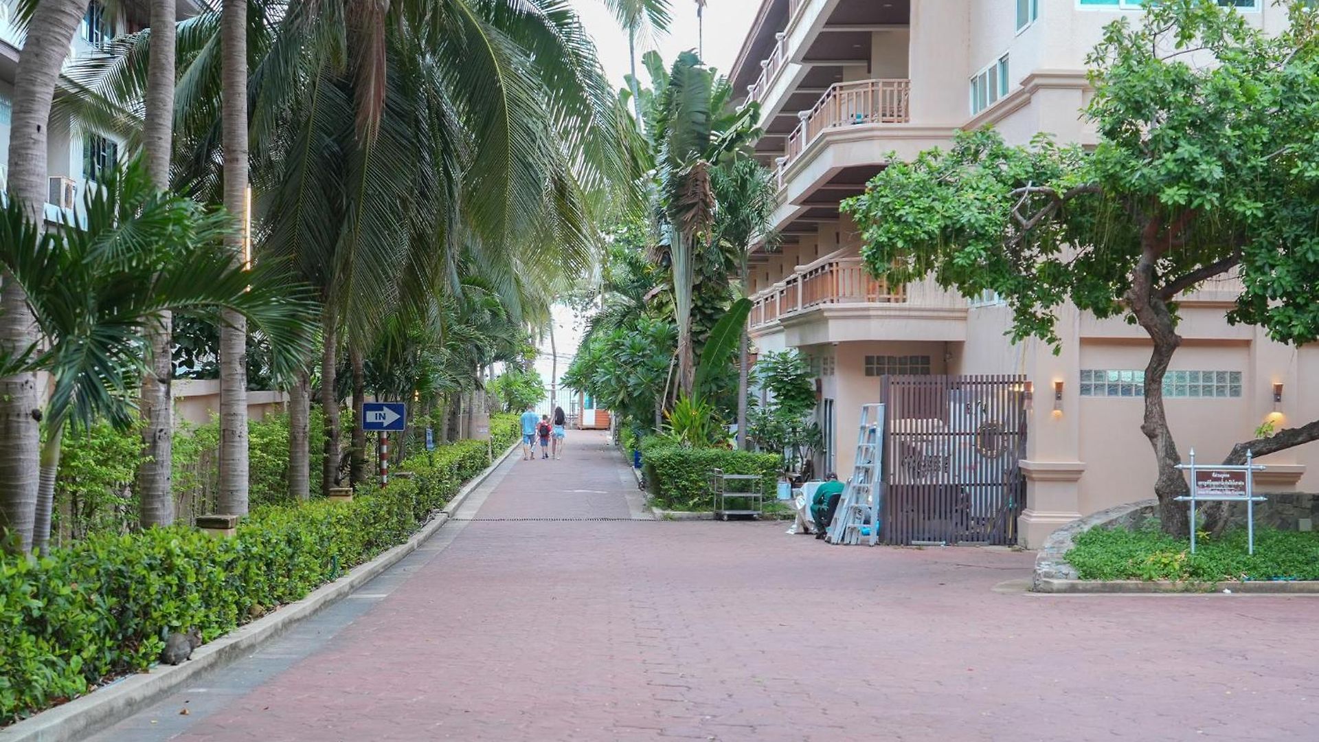 Jomtien Seaview At View Talay 5 ,big Pool * Pattaya