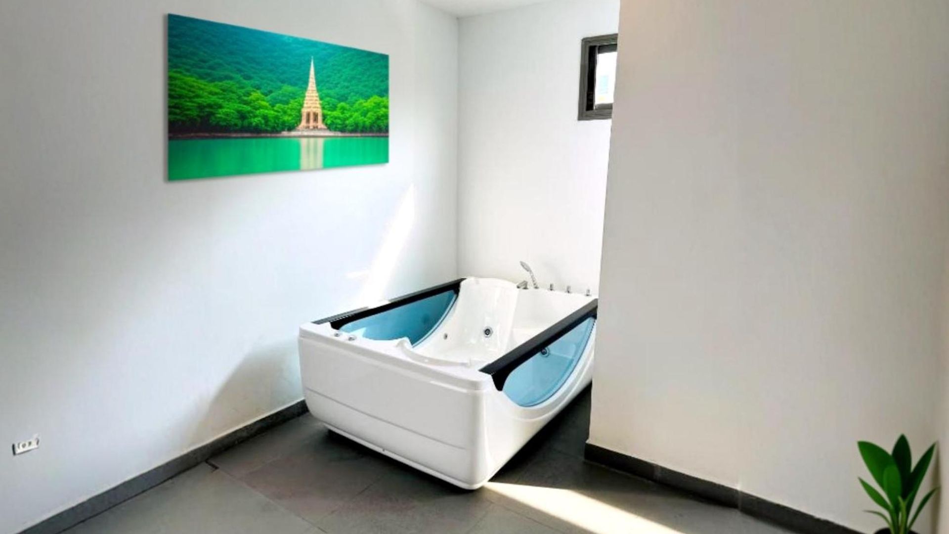 Rare Xxxl Swimming Pools - 500mbps Blazing Fast Free Wifi - Floor Pool View Balcony - Gym - Sauna - Kids Playground - Supermarkets * Pattaya