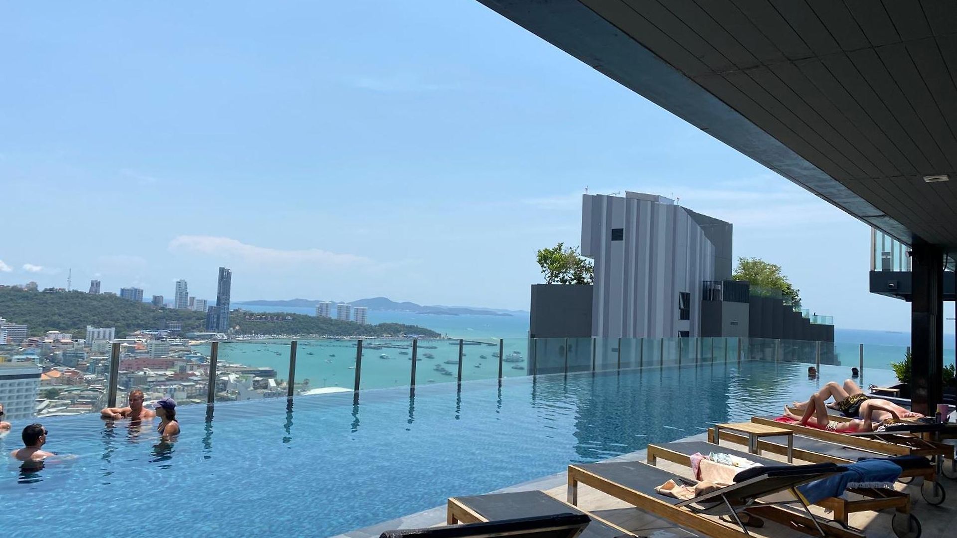 The Base In อพาร์ตโฮเทล Pattaya