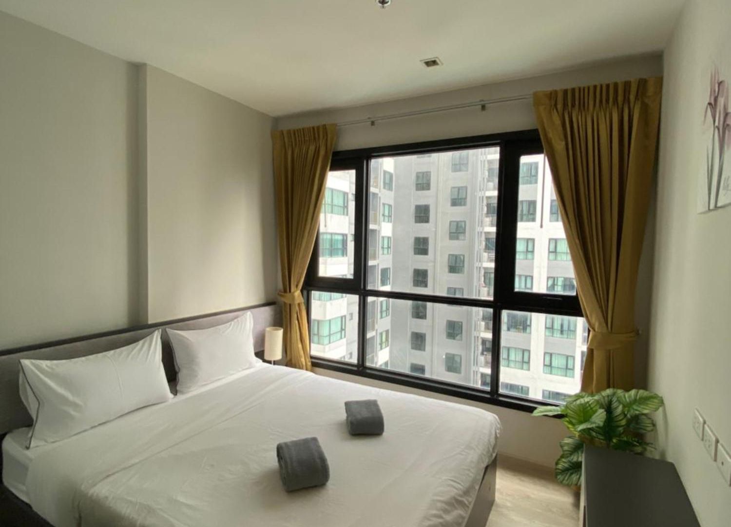 อพาร์ตโฮเทล The Base In