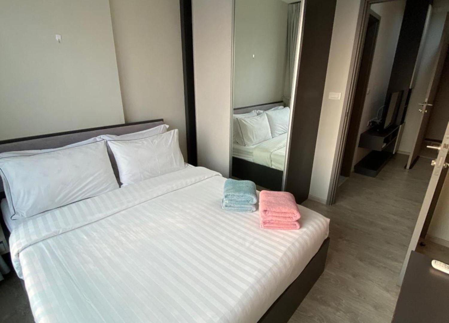 อพาร์ตโฮเทล The Base In Pattaya