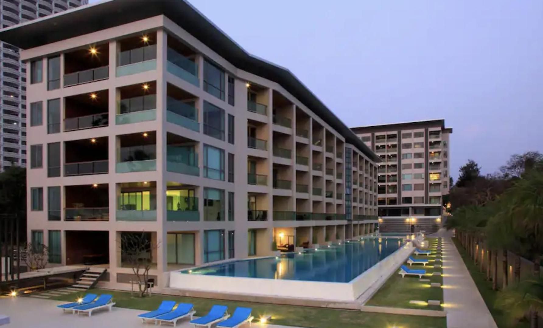 อพาร์ทเม้น Ananya Beachfront Wongamat Paradise Pattaya
