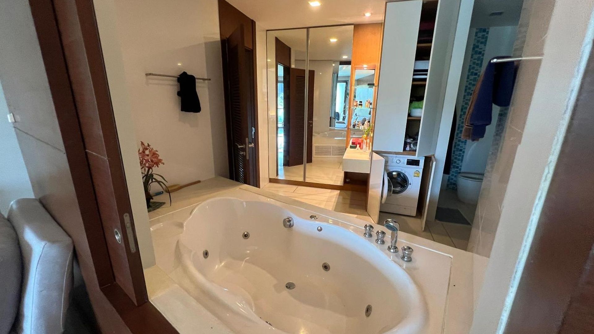 อพาร์ทเม้น Ananya Beachfront Wongamat Paradise Pattaya
