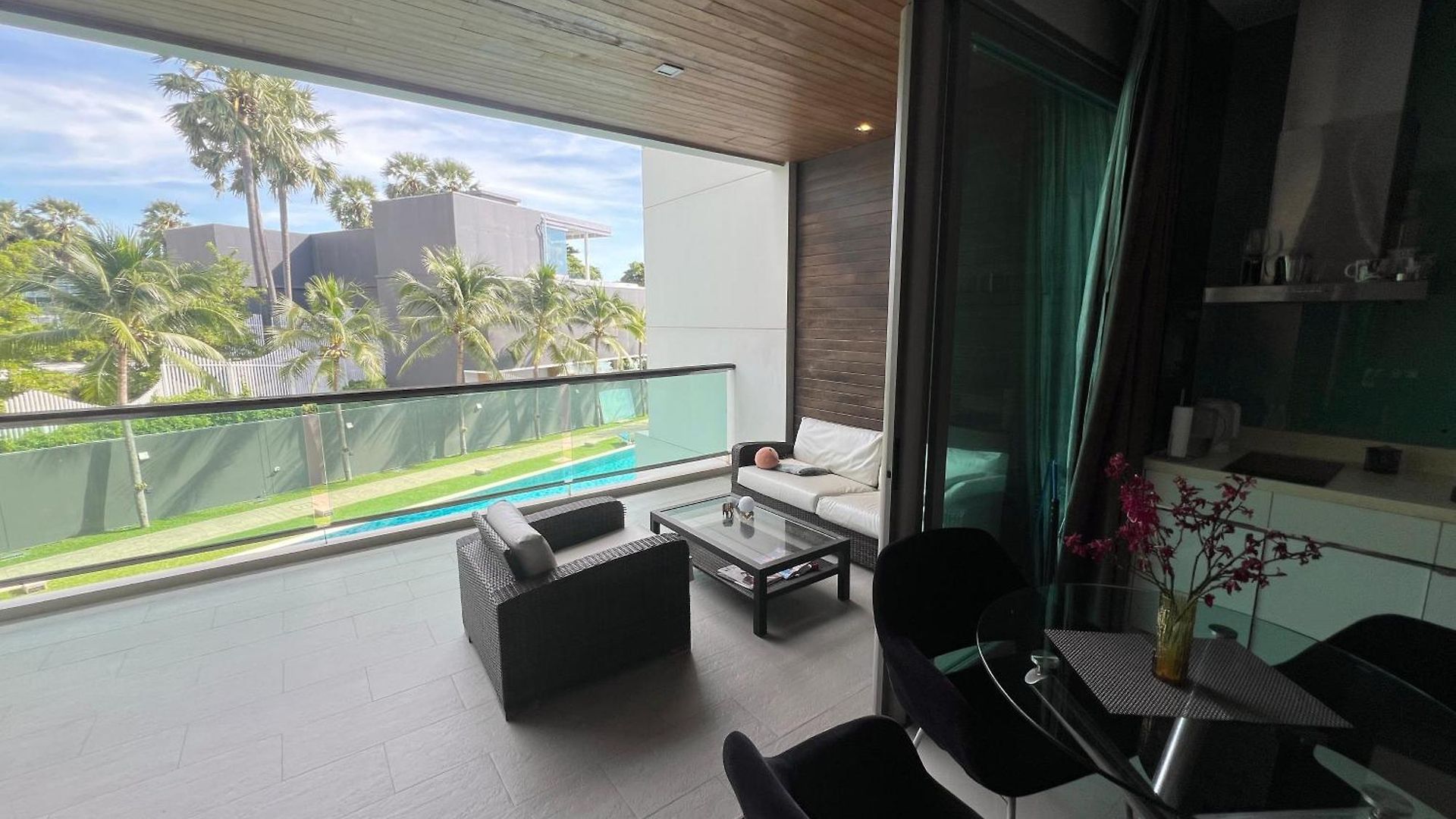 อพาร์ทเม้น Ananya Beachfront Wongamat Paradise