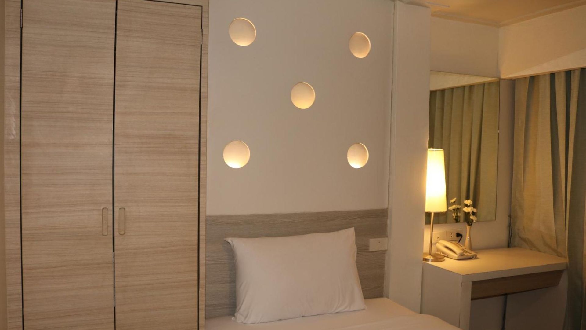 Sunshine & Residences โรงแรม 3*