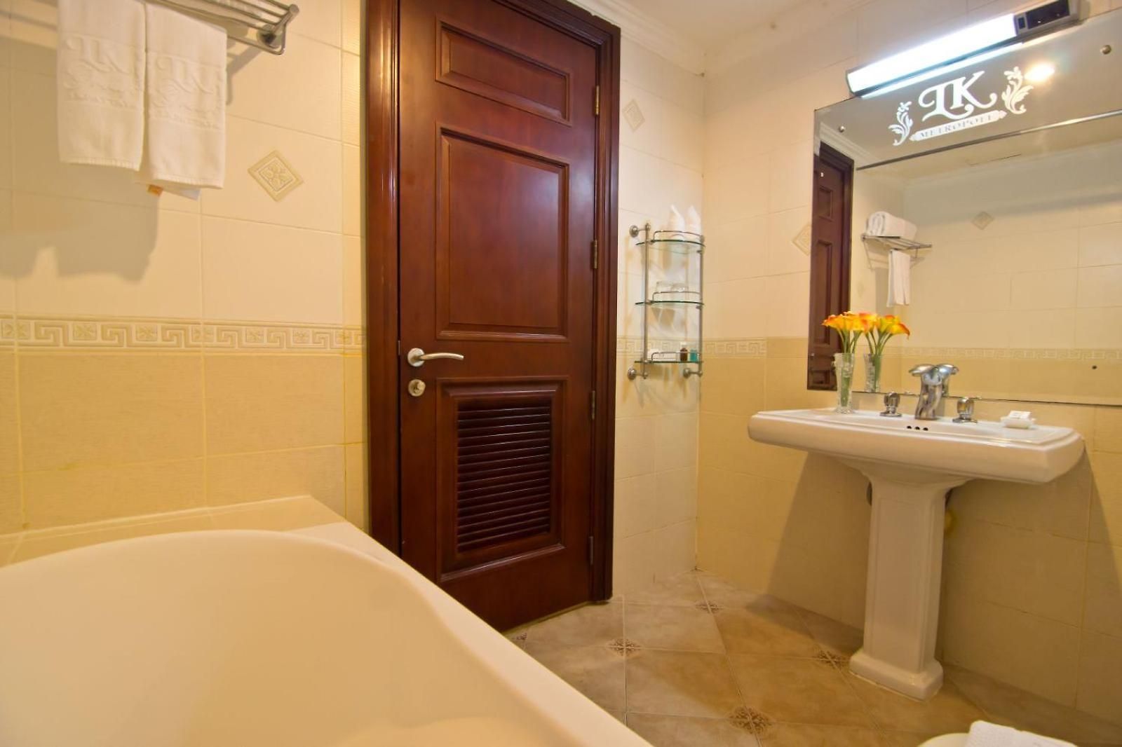 โรงแรม แอลเค เมโทรโพล 4*