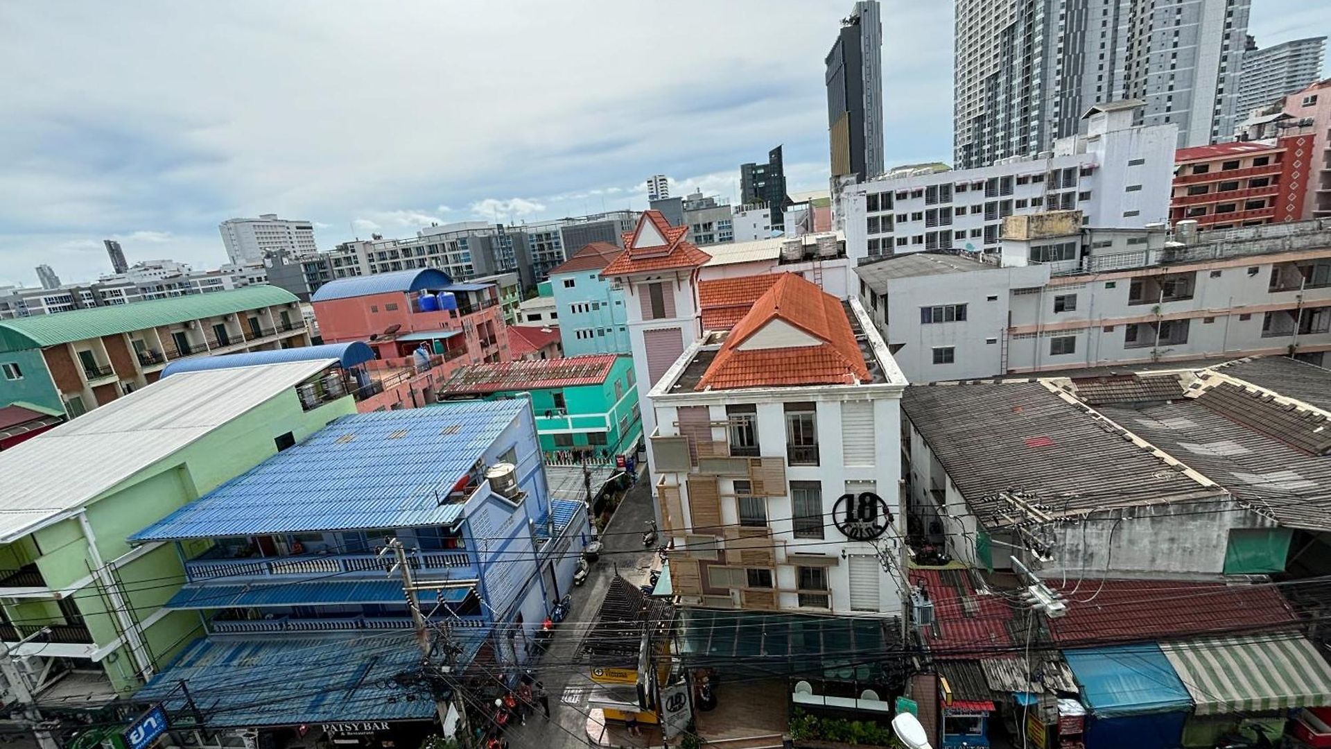 โรงแรม สุทัศน์คอร์ท 1 3*