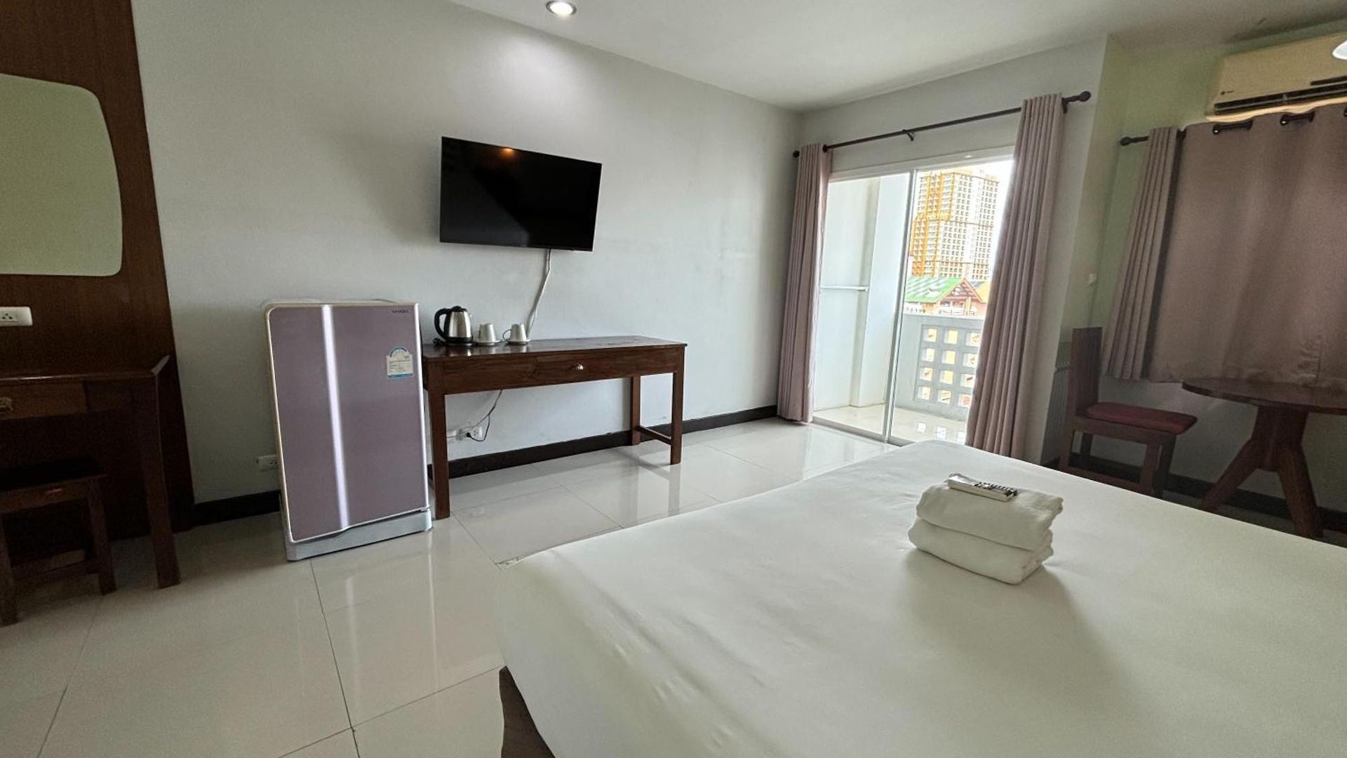 โรงแรม สุทัศน์คอร์ท 1 3*