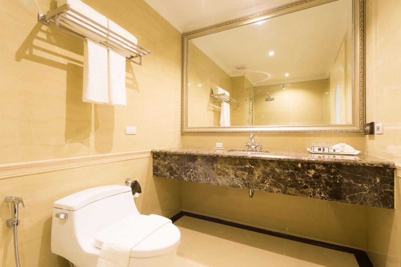 โรงแรม Lk President 4*