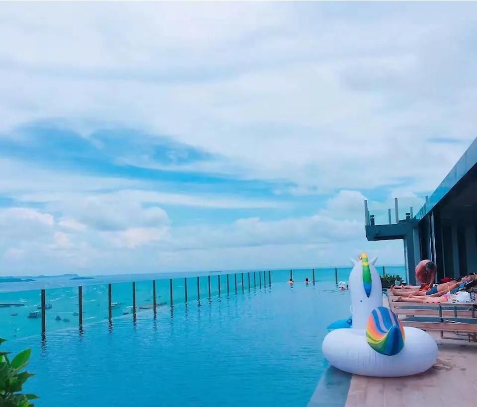 อพาร์ทเม้น & Infinity Pool *