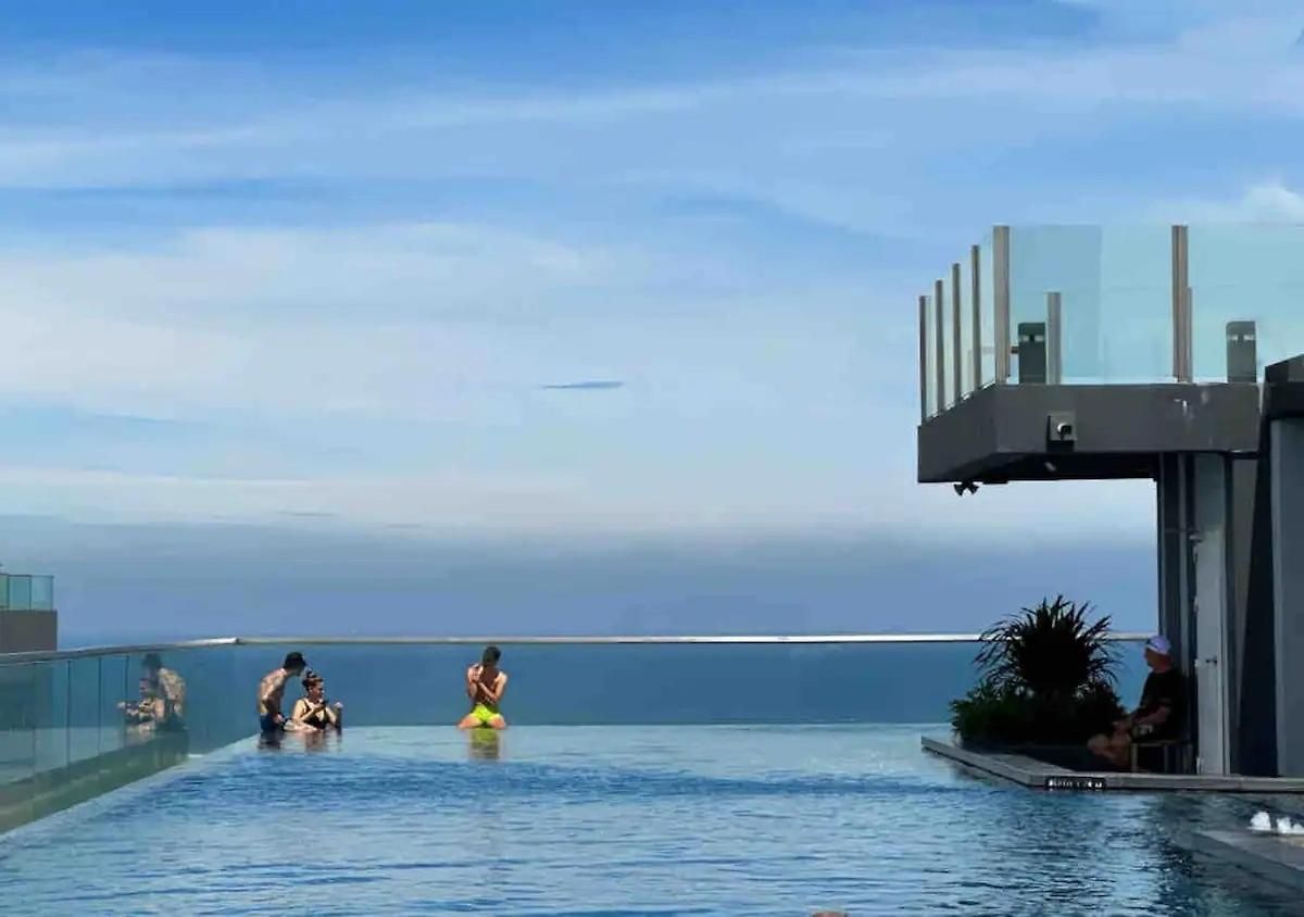อพาร์ทเม้น & Infinity Pool Pattaya
