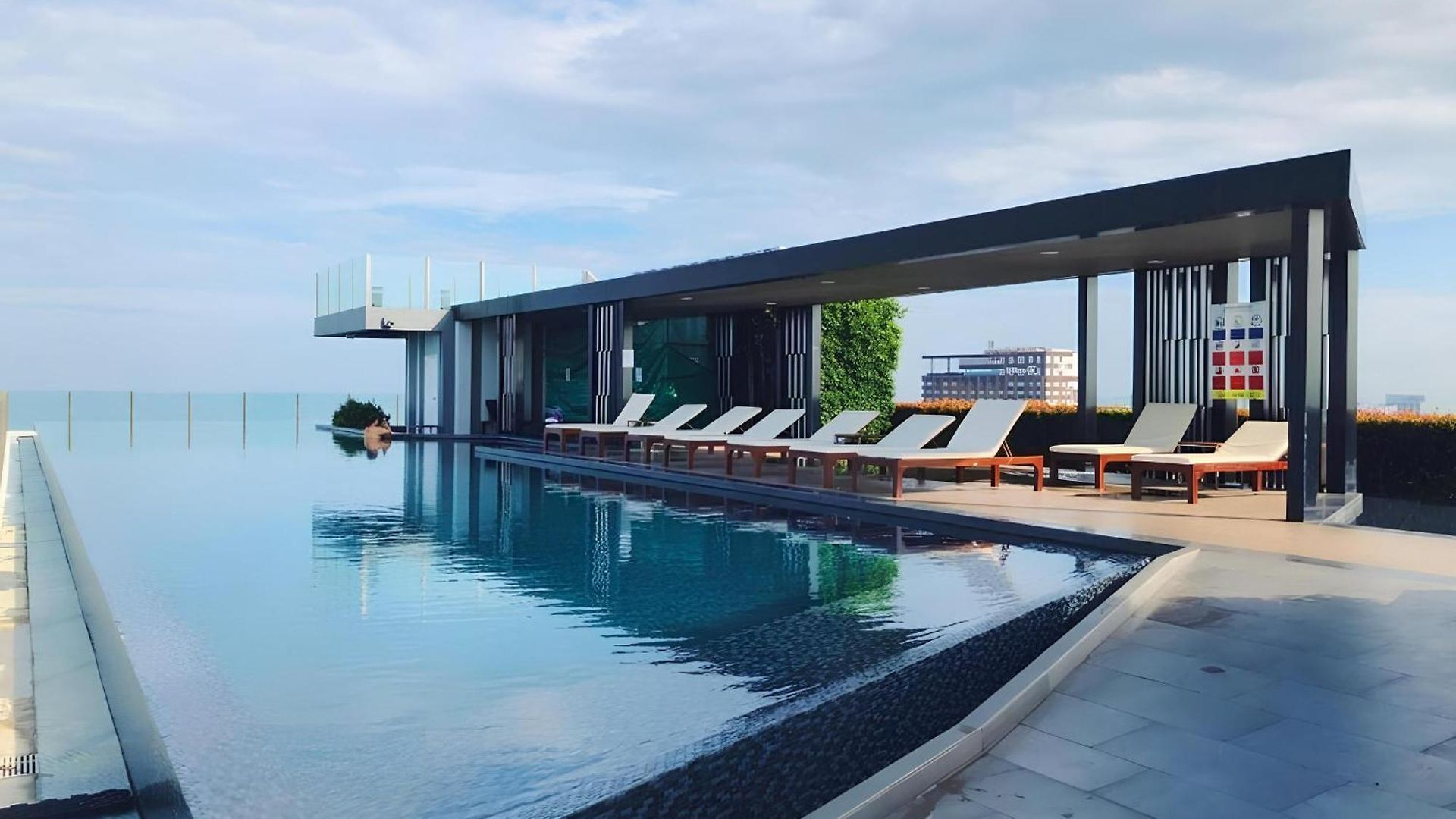 & Infinity Pool อพาร์ทเม้น