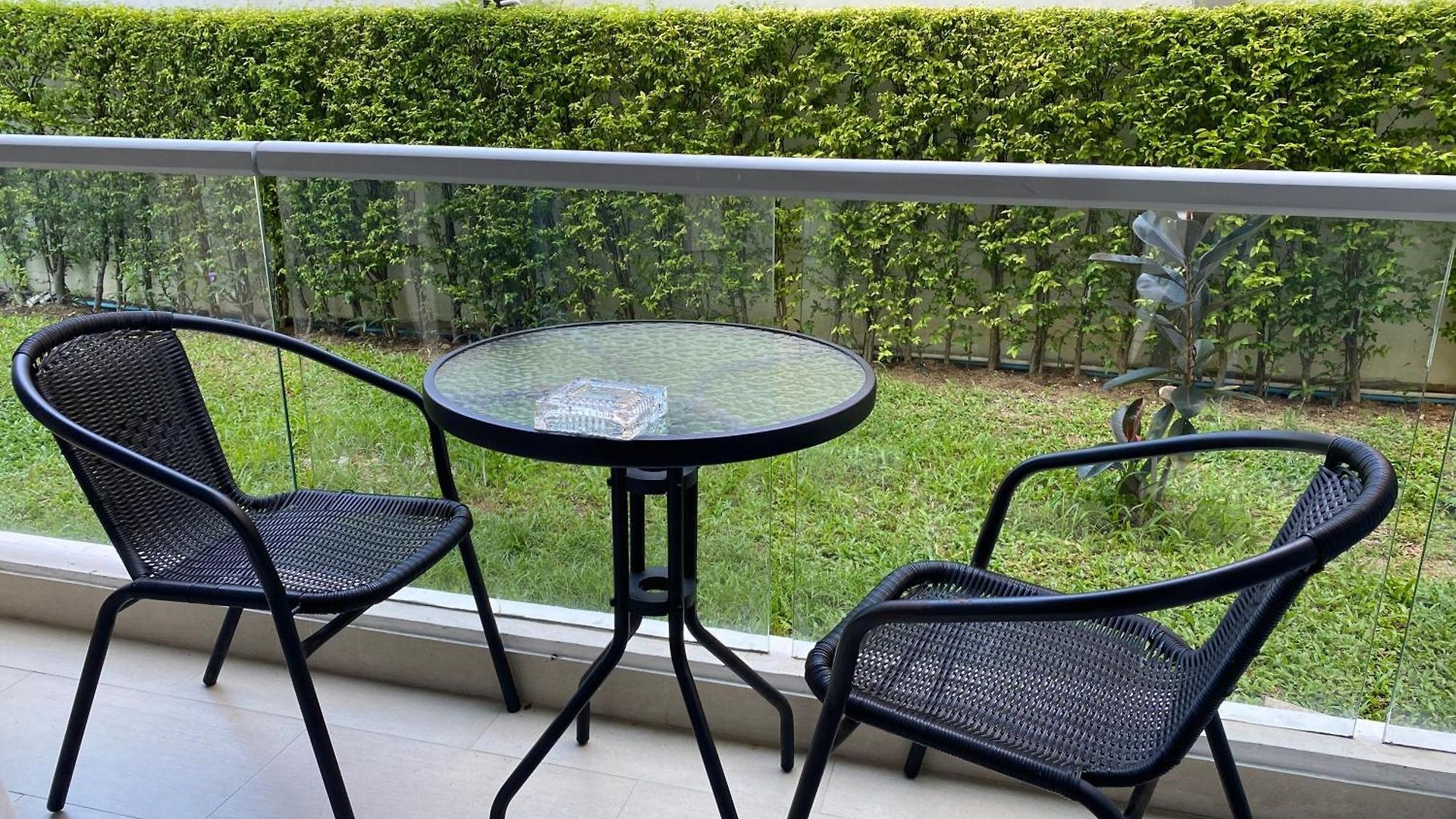 Large Ground Floor Condo, Grand Avenue, *