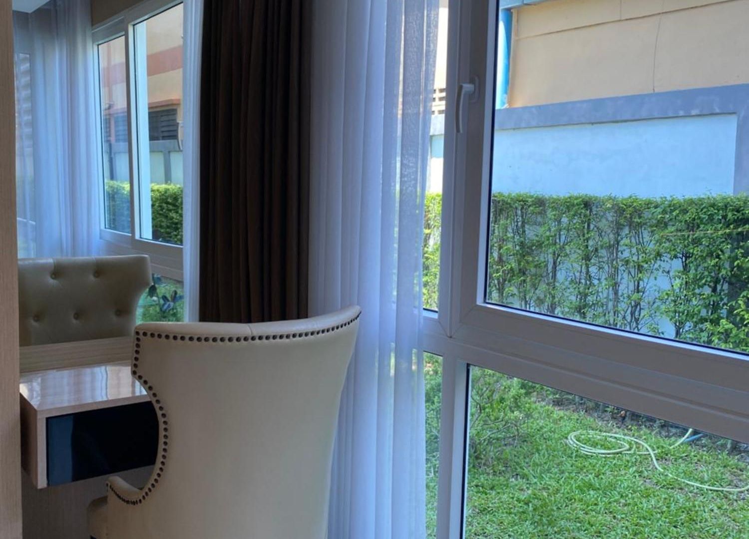 Large Ground Floor Condo, Grand Avenue,