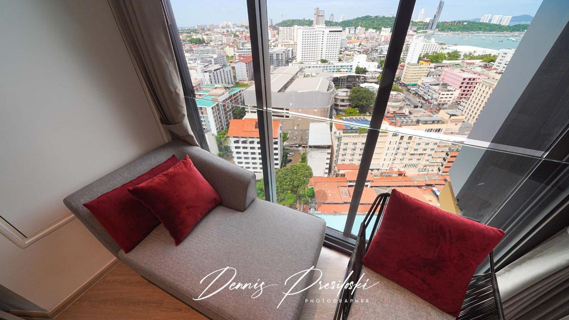 Edge Seaview Apartment Pattaya