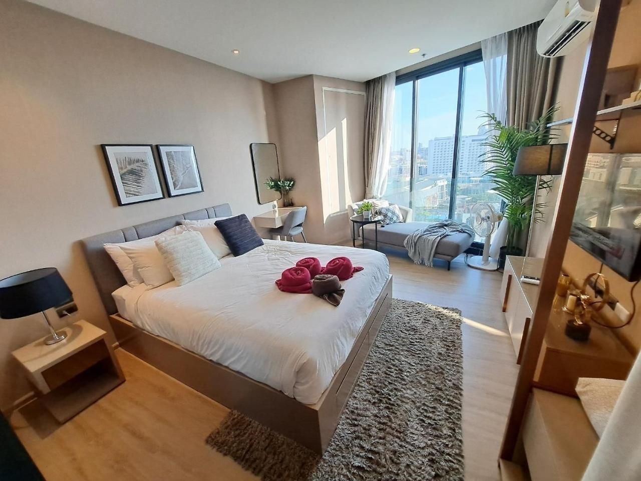 Edge By Mickey 4*