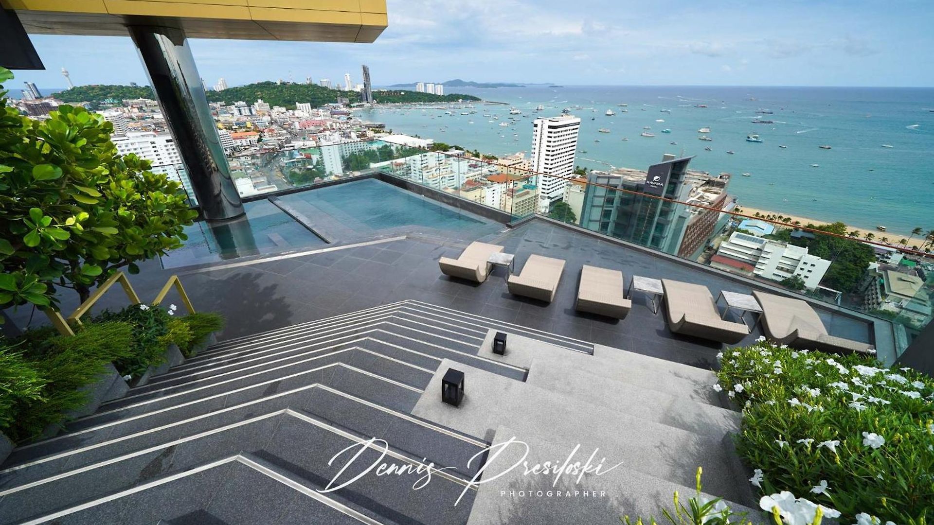 อพาร์ทเม้น Luxury Edge Seaview Pattaya