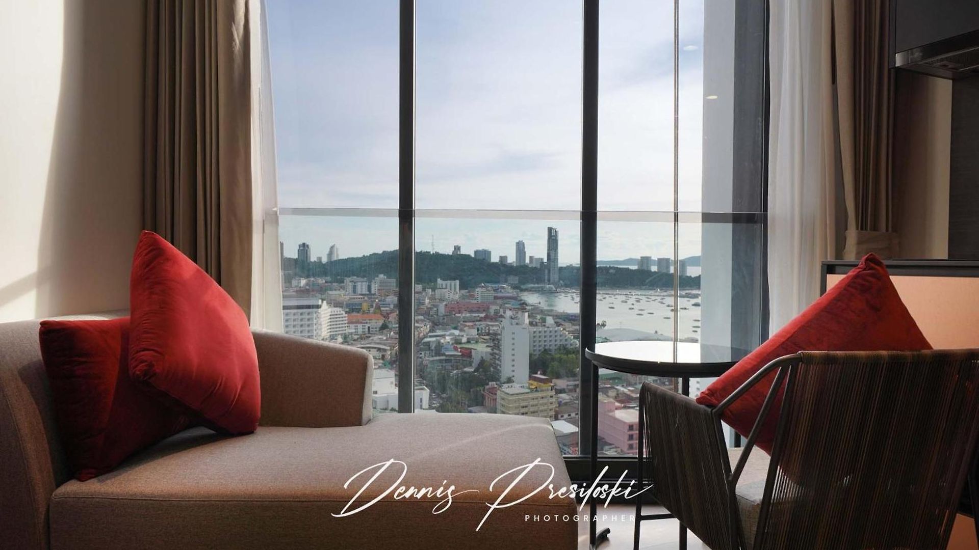 อพาร์ทเม้น Luxury Edge Seaview *