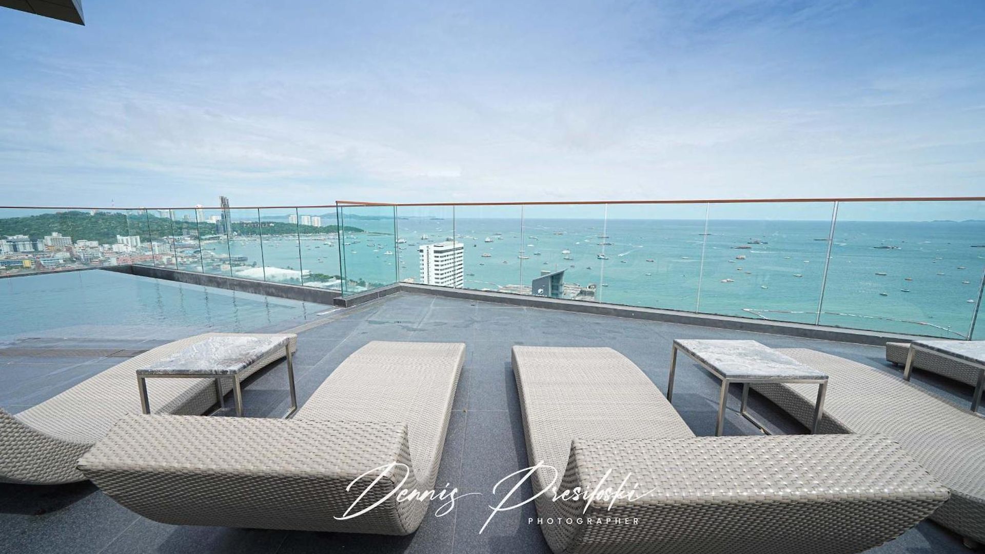อพาร์ทเม้น Luxury Edge Seaview *