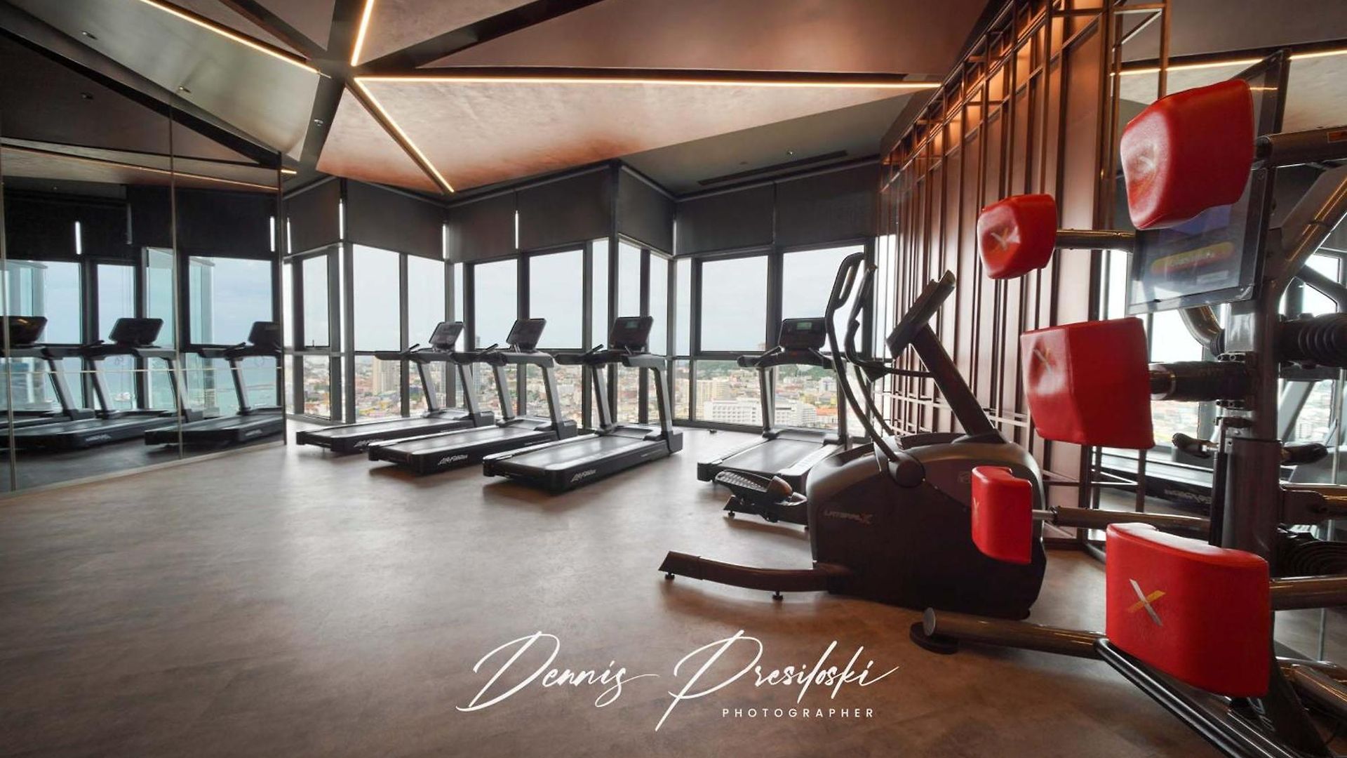 Luxury Edge Seaview Pattaya