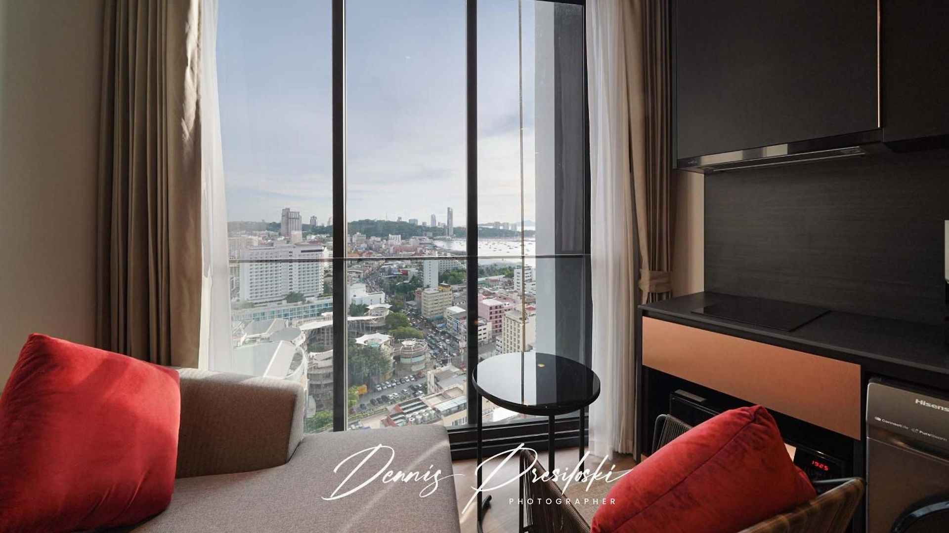 Luxury Edge Seaview อพาร์ทเม้น