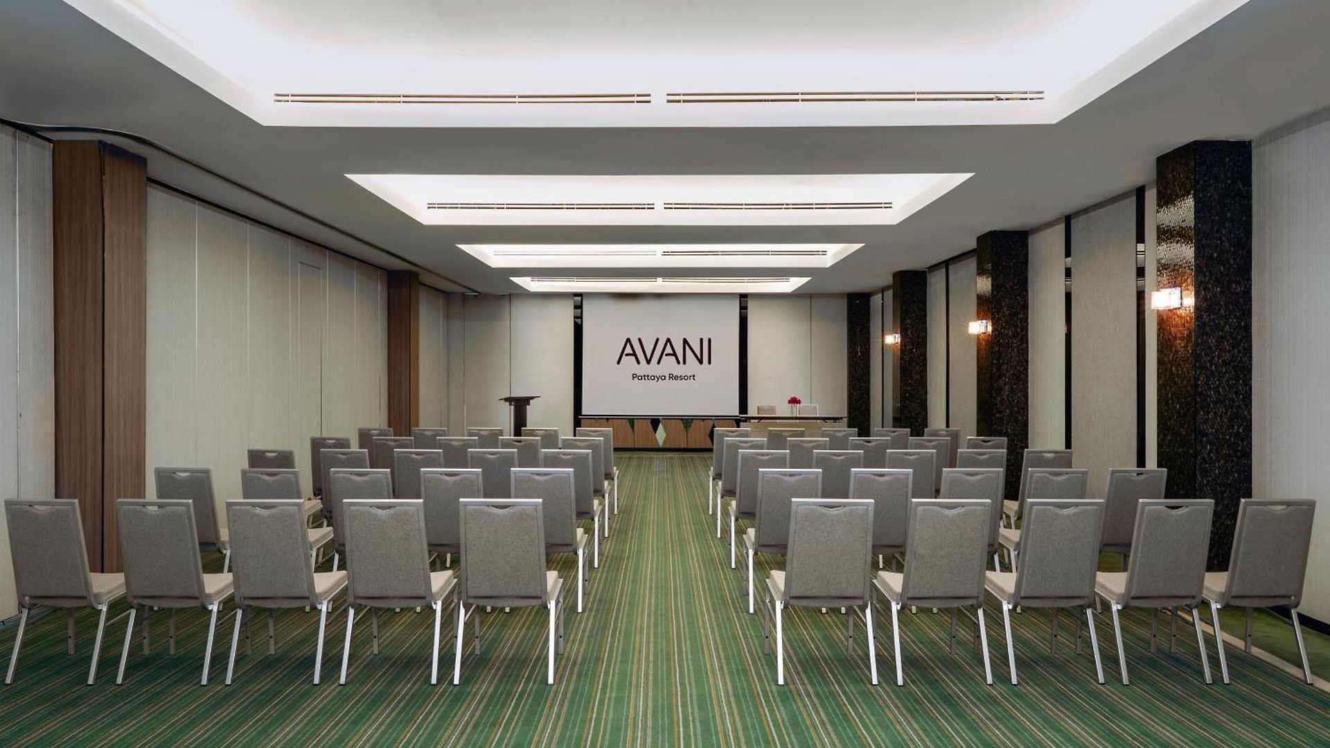 โรงแรม Avani 5*